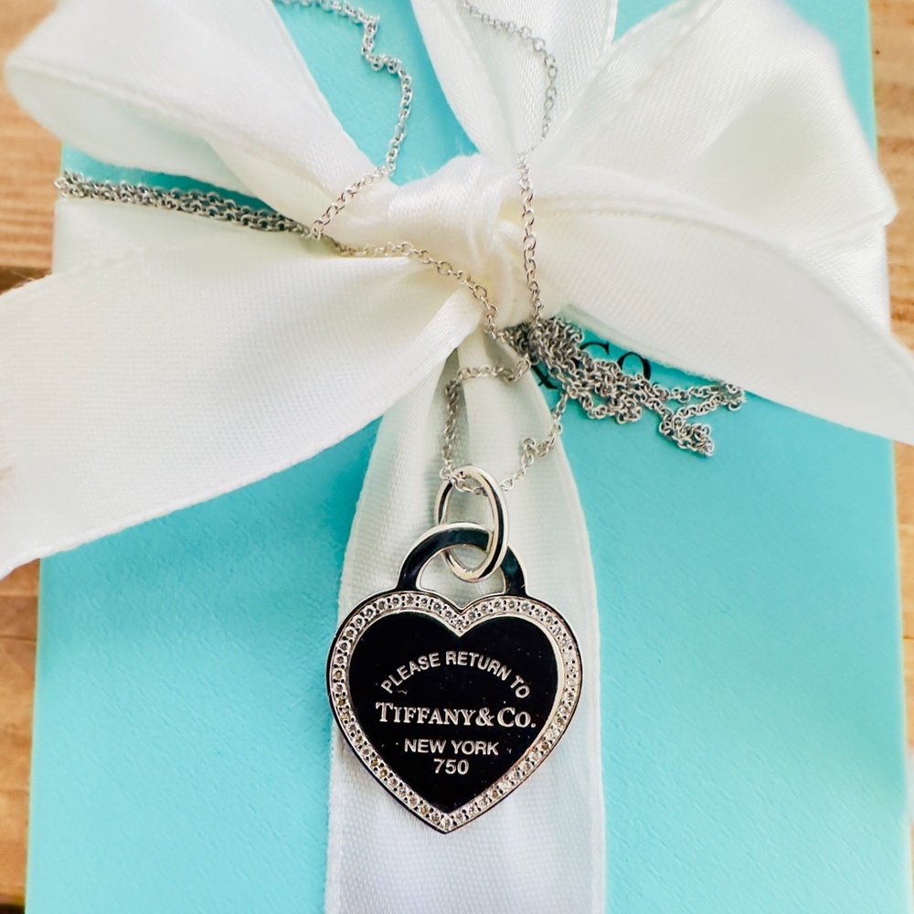 ❌❌SOLD❌❌♥️Tiffany RTT White Gold Diamond Heart Necklace ♥️